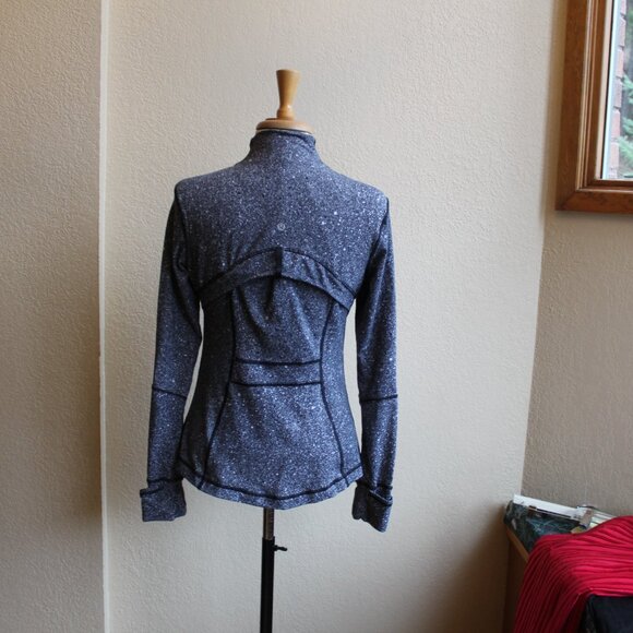 Lululemon Women's Heather Grey Nulu Define Full Zip Jacket Size 8 - Picture 3 of 3